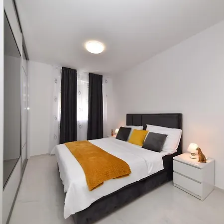 Apartman شقة