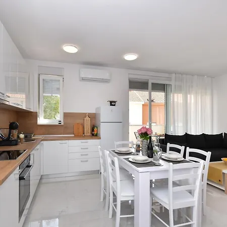 Apartman *
