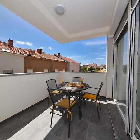 Apartman شقة